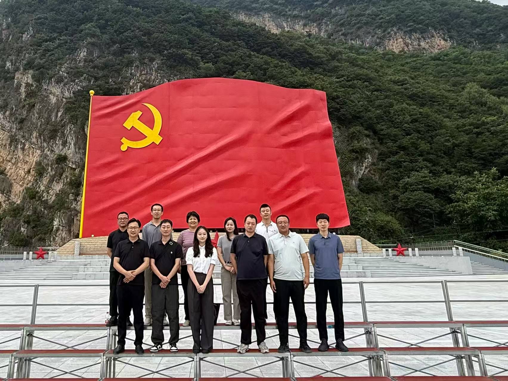 建管公司党支部开展主题党日活动